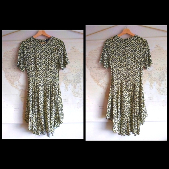 90s Style Grunge Daisy Print Hi Low Hem Skater Dress with Pockets-Size 6 - Picture 2 of 8